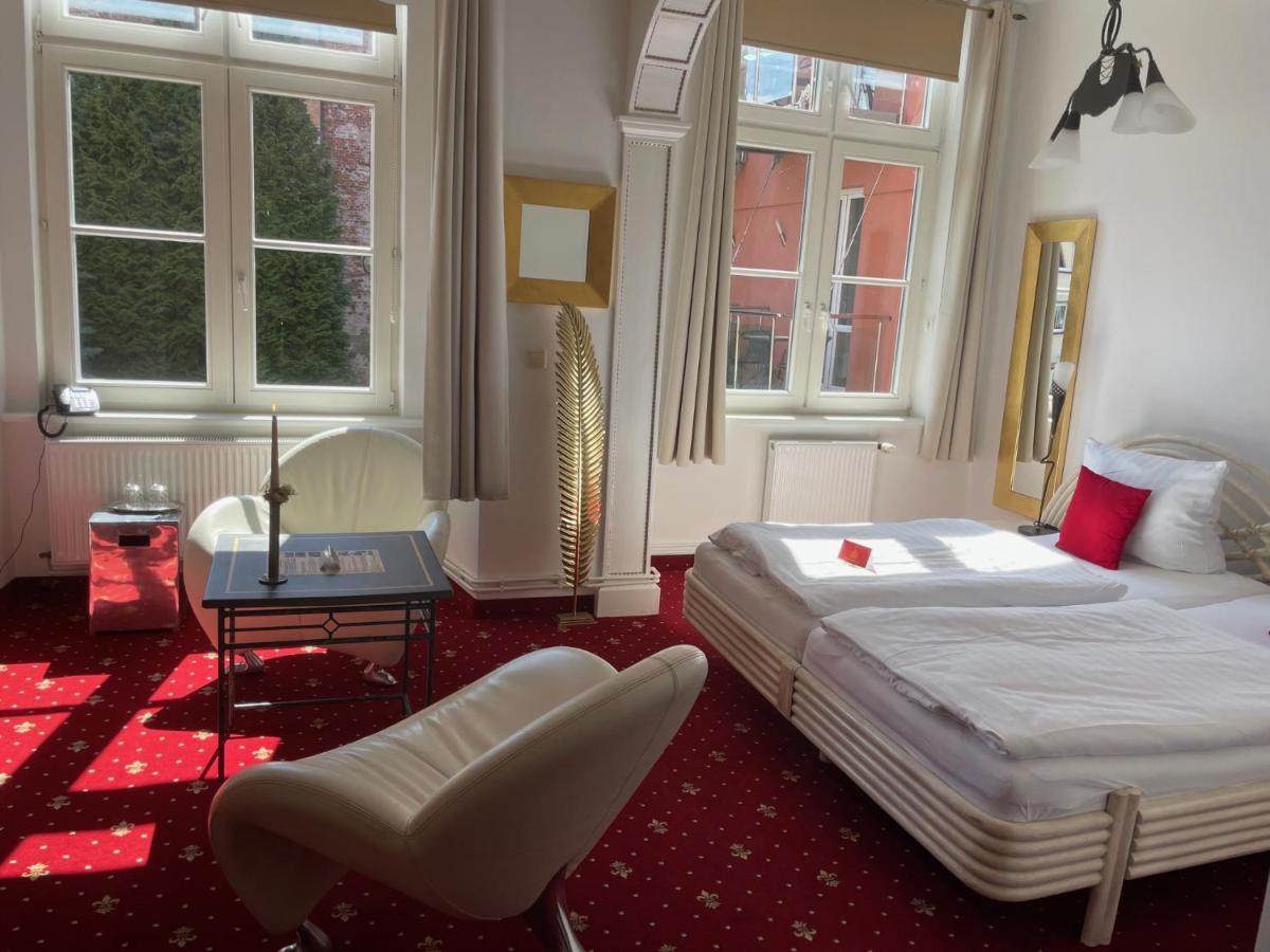 Haus Wullfcrona Hotell Stralsund Exteriör bild